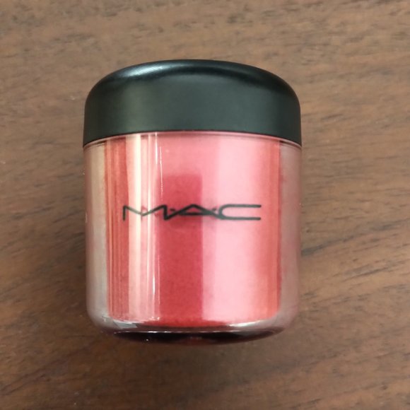 4 for $30  Mac Cosmetics Pigment - full size - Fuchsia - Picture 1 of 2